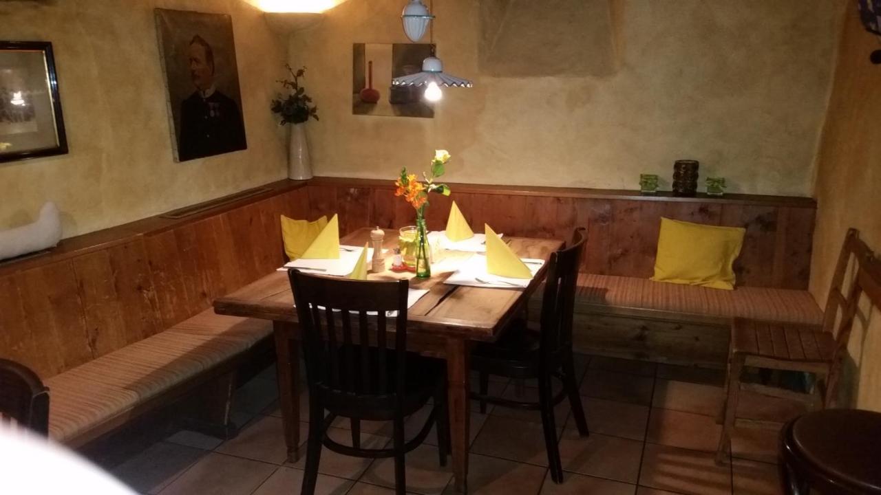 Gasthaus Kreuz Schruns Luaran gambar